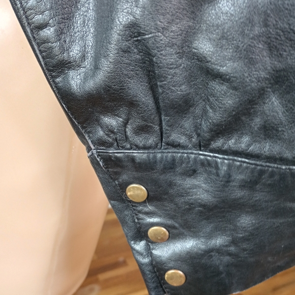 Wilson's Women's Genuine Leather Cropped Motorcycle Jacket - Picture 8 of 16